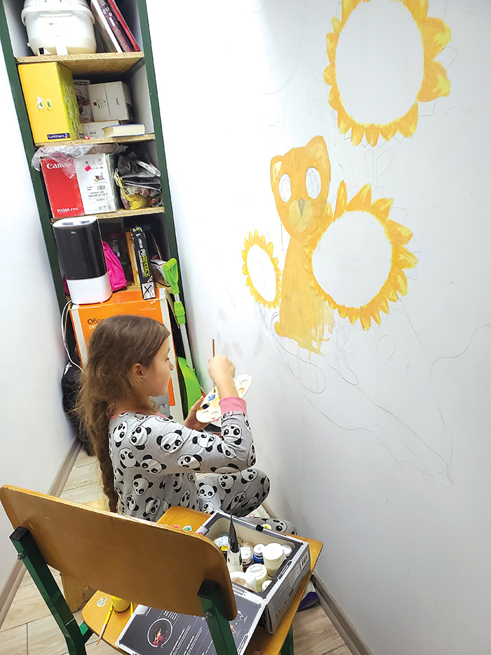 “In this walk-in closet, we drew pictures on the walls to make it feel more like a cozy place,” said Olha. “Time flies and you begin to get used to it.”<br />
e